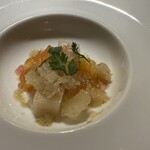 フィオッキ - 最初のドルチェ　洋梨、フィンガーライムというプチプチのお野菜とエルダーフラワー　さっぱりと、不思議な初めての味　美味しい