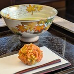 立礼席 - 本山抹茶（安倍の花）と練り切り『錦秋』　近くの和菓子屋さん松柏堂さんのお菓子　注文の為、同じ物は売っていないそうです