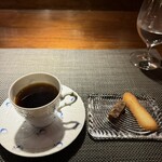フィオッキ - コーヒーとお菓子　ラングドシャとナントカ？