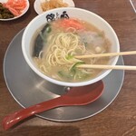 ラーメン陽向 嘉島本店 - 麺ちょいリフト　麺は普通の半分です。硬さはGood