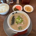 ラーメン陽向 - 丼は結構小さく見えますがトータルで丁度良い！