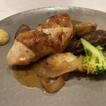 レストラン・サカキ - お肉料理　大山鶏のローストソテー（どうやったらこんな柔らかくなるんだろう）