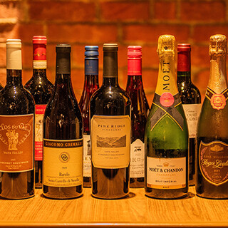 仙台牛に合う世界各国のワインなど、お酒のラインナップが豊富