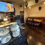 赤いトタン屋根の猫 - 