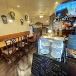 赤いトタン屋根の猫 - 