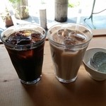 ロングパリッシュ／エシカルカフェ - アイスコーヒー＆アイスカフェオレ 432円（単品だと540円）