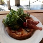 ロングパリッシュ／エシカルカフェ - 今日のブランチ（ピザ）1,404円