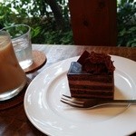 メゾン・モンマルトル - アイスティーラテとケーキ