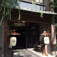 THE KAWABUN NAGOYA - 格式ある玄関。