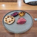 La Stalla - 常陸牛ラム芯のローストに柿ビーツ蓮根