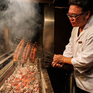 鮮度抜群、三河一色産の活鰻を熟練の技で絶妙な焼き加減に