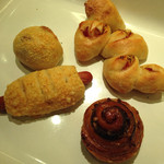 ドミニク・サブロン マルシェ・エ・カフェ - ソシソン、オリーヴ・フロマージュ・ユヌ、ベーコン・エピ、エスカルゴ・ピスターシュ