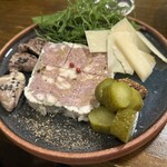 横須賀夜市 - パテとか盛合せ