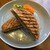 墨繪 - 料理写真:くるみパンのチキンとクリームチーズのプレス焼き