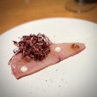 malca - 能登産の鰤。復興支援というには少量過ぎますが、気持ちを込めていただきます。
                    旨味はしっかり乗っているのですが、脂はくどくなく爽やかささえ感じさせます。
                    これは美味♪