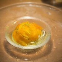 malca - malcaのカッペリーニシリーズは大好きですねぇ。
                    柑橘の爽やかさと、ギリシャ産生カラスミの優しいコク。とてもバランスのいい冷製パスタです♪
                    相変わらず美味しい〜(^^)