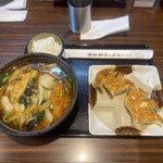 五味八珍 - 五目らーめんと餃子のセット　¥979