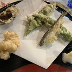 郷土料理ともん - キクラゲ、すいば、甘長唐辛子、オイカワ、花びらたけ