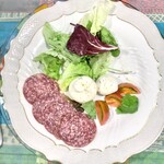 リストランテ ダ ニーノ - 組み合わせが自由自在な前菜。真ん中の２種類のチーズも入れてもらいました！