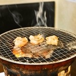 激旨ホルモン魂 - 2014.5 七輪の炭火で焼きます（焼いているのは塩ホルモン）