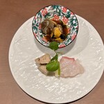 中華ダイニング 一途一心 - ・上海蟹 フォアグラ 宮崎県 真鯛マリネ
      上海蟹うめえええ！味付けも鮮度もgood！
      フォアグラ好きだから嬉しい〜！