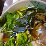 志美津や - 山菜わかめ（田舎そば）ズームアップ