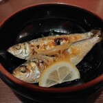 べんがら酒場 - 焼きままかりの酢漬け