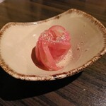 SATOブリアン - 箸休めのトマト(この他、箸休めにはキュウリも出ます)