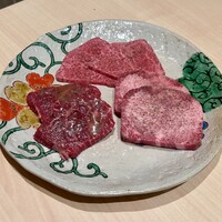 恵比寿 うしみつ - タン、赤身肉2種