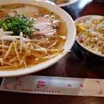 中華料理 龍 - ラーメンと小チャーハン