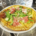 エビスエスクラッシコ - 生ハムとルーコラでビアンカ