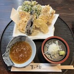 本格手打ち蕎麦   あげおのかくれ庵 喜いち郎 - 野菜天ぷらそば1,540円