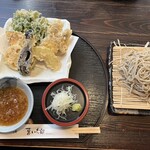 本格手打ち蕎麦   あげおのかくれ庵 喜いち郎 - 野菜天ぷらそば1,540円