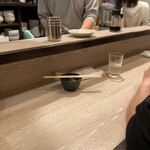 和風もつ料理 あらた - カウンターはL字　座席はぎゅうぎゅう詰め　12席