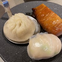 CANTON8 銀座店 - 小籠包、チャーシュー、水餃子。
