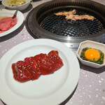 名物生タン焼肉エクボ - 牛味噌ハラミ、ネギ卵黄