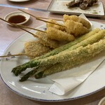 ほやほや - アスパラ、串カツ、タンの揚げ物