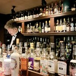 バー・バーンズ - オーナーバーテンダー