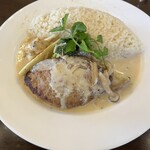 シュトゥーベン・オータマ - ハム屋さんのハンバーグ　きのこクリームソース