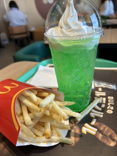 McDonald's 中サイズ ソフトドリンク 緑色 マクドナルド ららぽーとEXPOCITY店 （McDONALD'S） - 万博記念公園