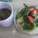 ベジカフェ 心 - ランチセットのスープ＆サラダ