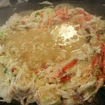 お好み焼き鉄板　栃の実 - もんじゃ出来上がり待ち。