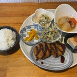 食工房 極 - 日替りランチのおかずとごはん