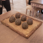 ボニュ - １年熟成じゃがいもを土でおおい