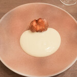 ボニュ - １年熟成じゃがいもを土でおおい蒸し、バターソース