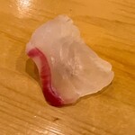 鮨 しゅん輔 - 塩竃の真鯛。四日熟成なので肉繊維がほど良く溶けて実に柔らかな食感