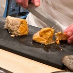 鮨 しゅん輔 - 鮟肝の準備が始まりましｔ