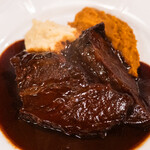 ポワソンルージュ - 和牛ほほ肉の赤ワイン煮込み