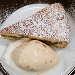 ポワソンルージュ - 栗のタルト 塩キャラメルアイス添え