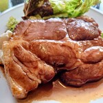 Steak&Wine Vabene Forte店 - 令和6年12月 ランチタイム(11:00〜15:00)
                        肉厚！！トンテキランチ 税込990円
                        トンテキ180g、自家製コールスロー、ご飯、みそ汁付